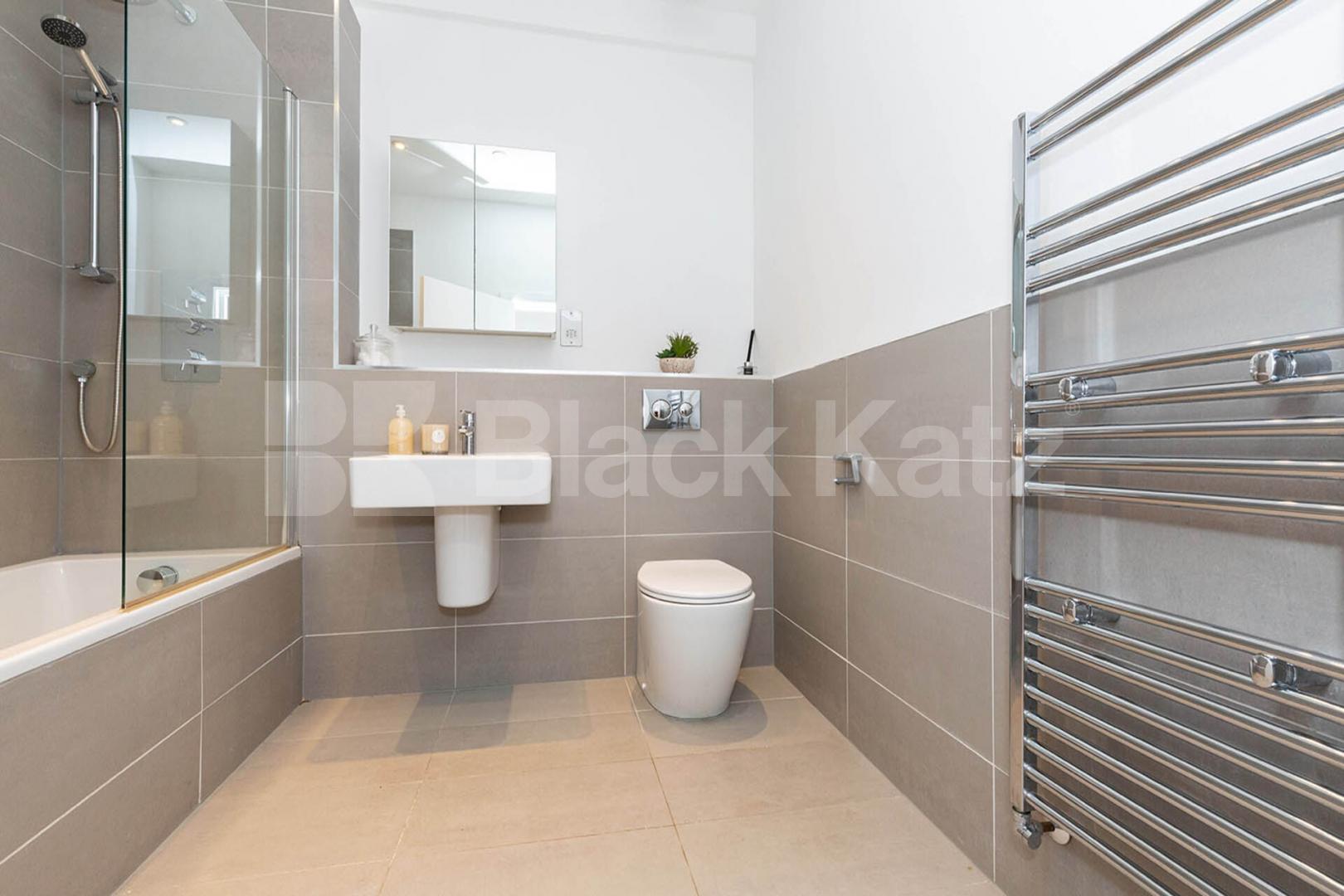 Bright and modern 2 bedroom property located on a beautiful street in Highgate Milton Road, Highgate